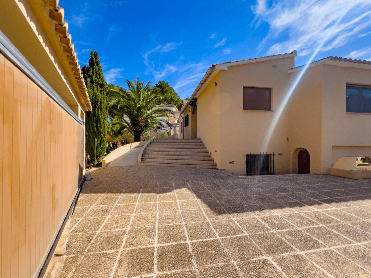 Villa avec vue sur la mer à vendre à Moraira, à distance de marche du centre.