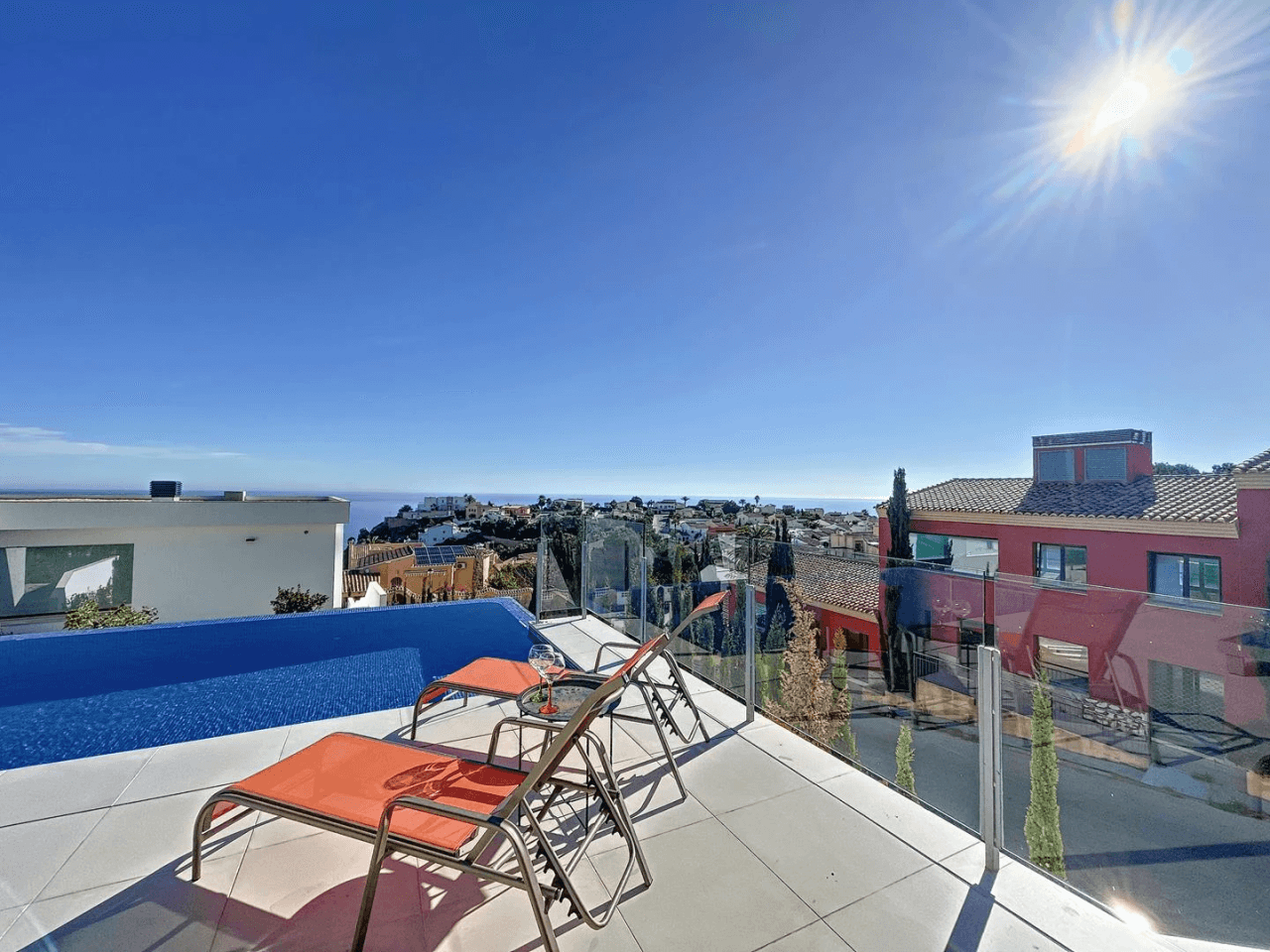 Villa moderne avec vue sur la mer et piscine privée