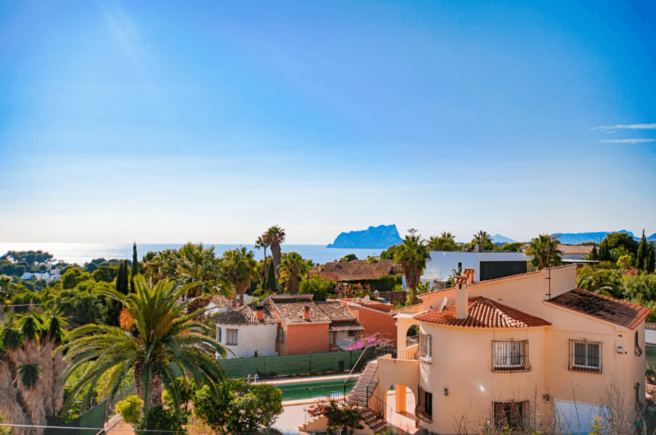 Grande villa élégante avec vue sur la mer à vendre à Moraira