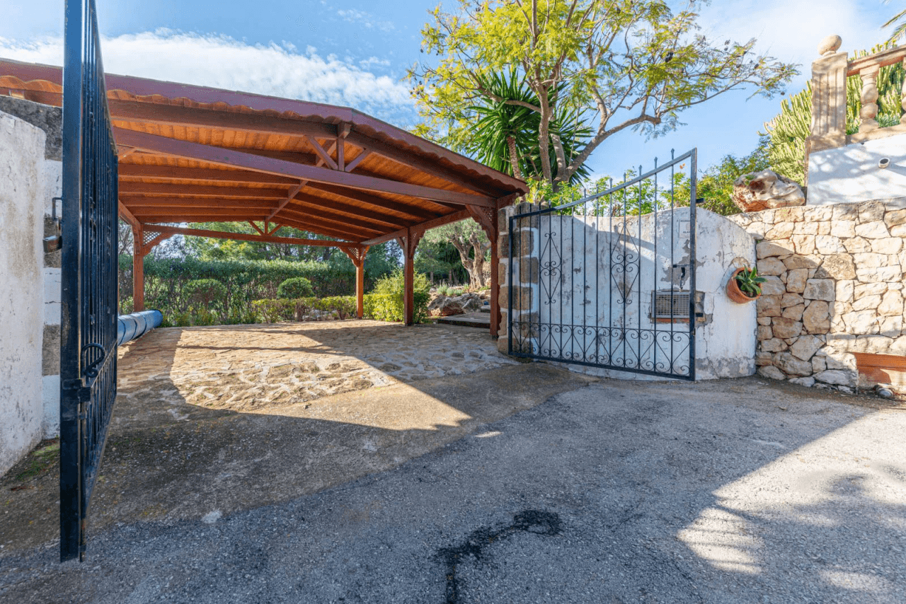 Villa avec un grand terrain à vendre à Moraira