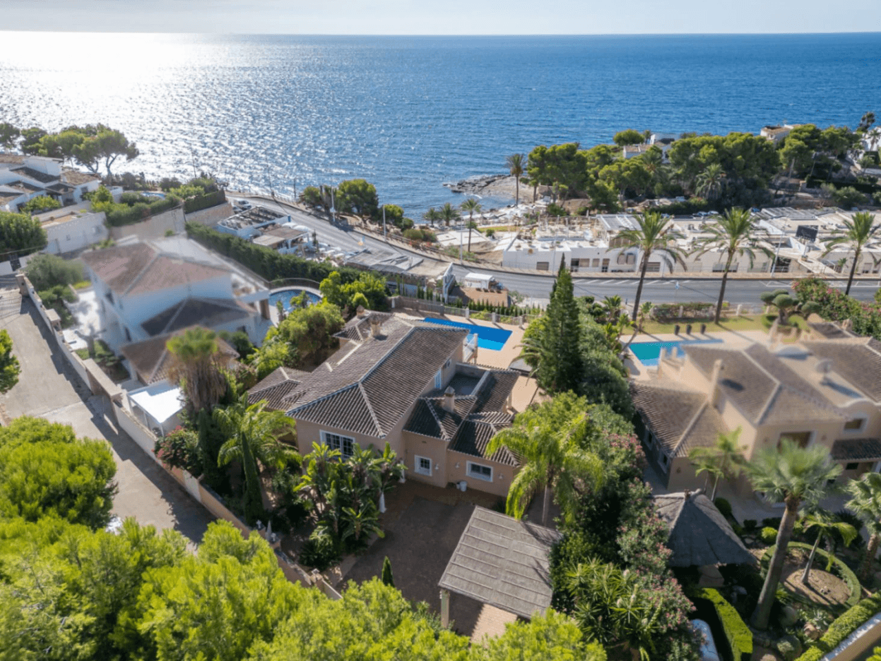 Villa de lujo en segunda línea de playa en el corazón de Moraira