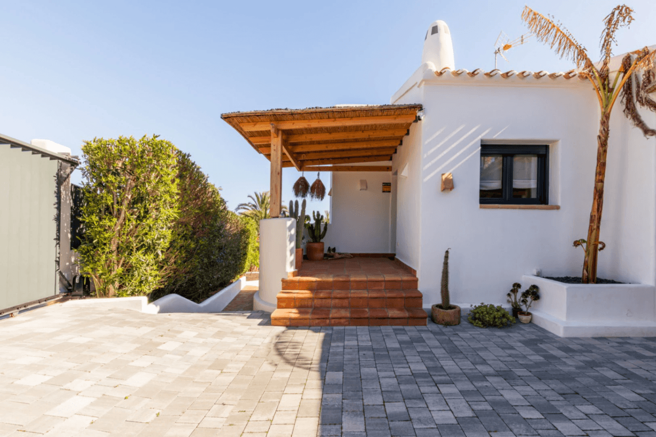 Villa ibicenca entièrement rénovée avec appartement d'invités à Jávea