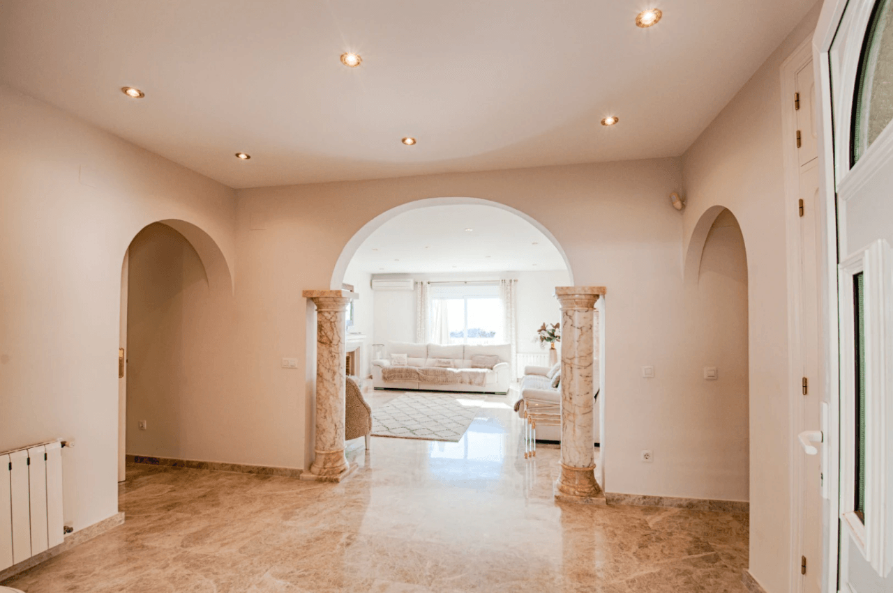 Grande villa élégante avec vue sur la mer à vendre à Moraira