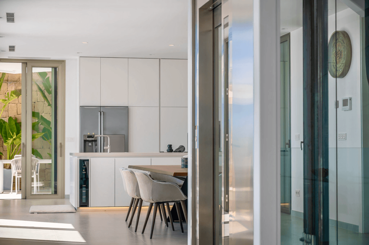 Villa de luxe exceptionnelle à Moraira – Où le design, la technologie et la vue sur la mer se rencontrent