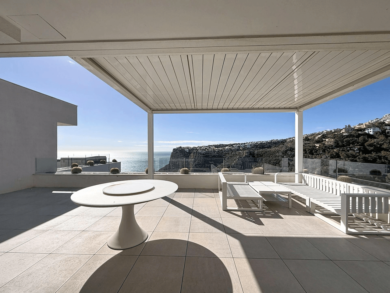Cumbre del Sol penthouse moderne de luxe avec vue sur les falaises et la mer