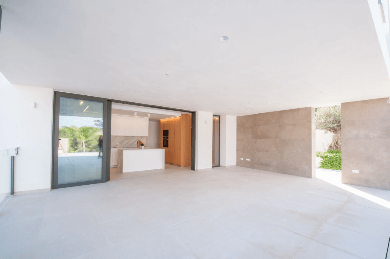 VILLA NOUVELLEMENT CONSTRUITE À TEULADA, SITUÉE DANS LE QUARTIER DE BENIMEIT