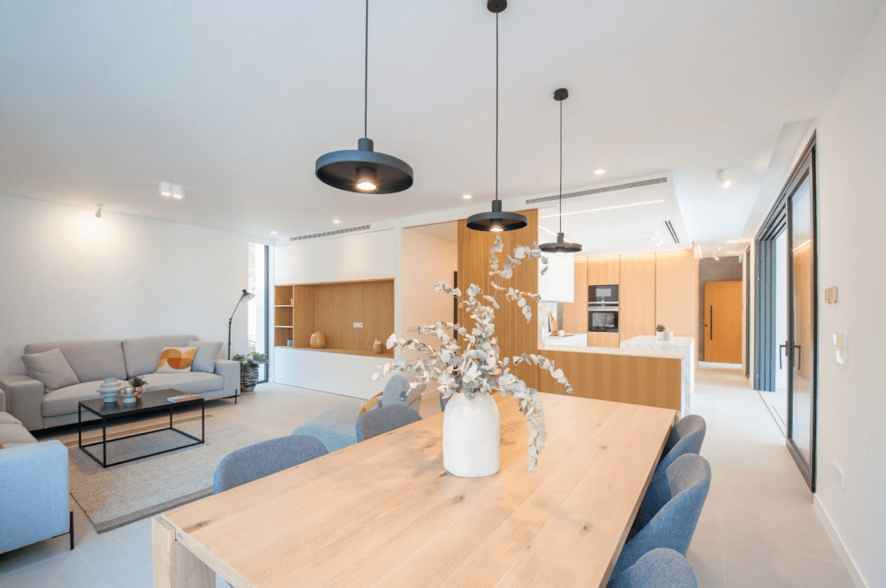 VILLA NOUVELLEMENT CONSTRUITE À TEULADA, SITUÉE DANS LE QUARTIER DE BENIMEIT