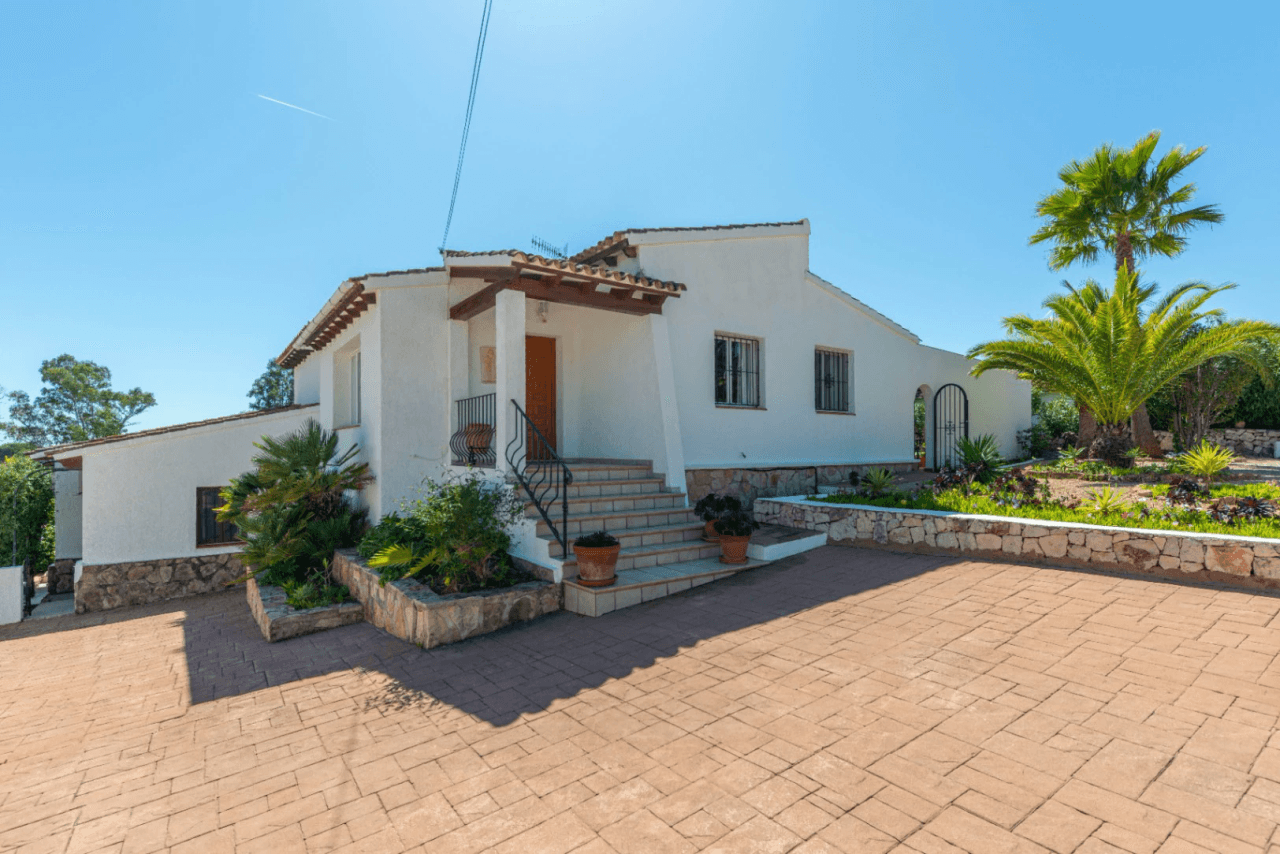 Villa à vendre à Moraira avec 4 chambres et piscine privée