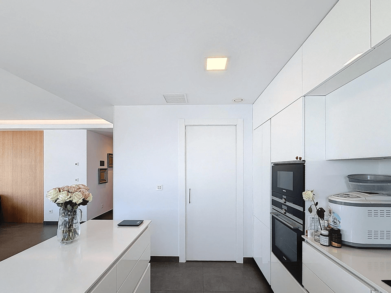 Cumbre del Sol appartement moderne de luxe avec des vues panoramiques spectaculaires sur la mer et les falaises.