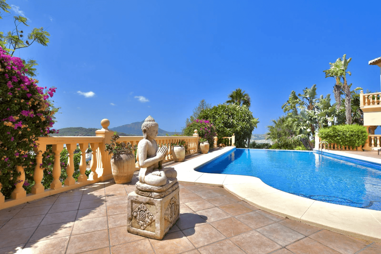 Magnifique villa de luxe à vendre à Javea avec vue sur la mer et le Montgó.