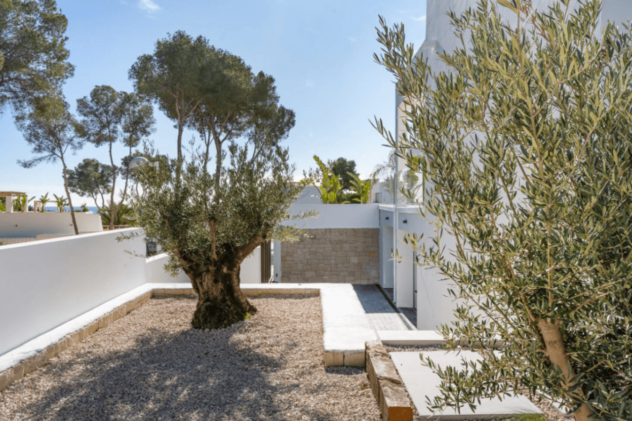 Villa llave en mano con vistas al mar y garaje para 4 coches en Moraira