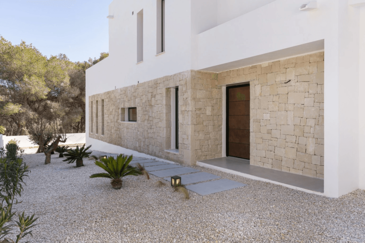 Villa llave en mano con vistas al mar y garaje para 4 coches en Moraira