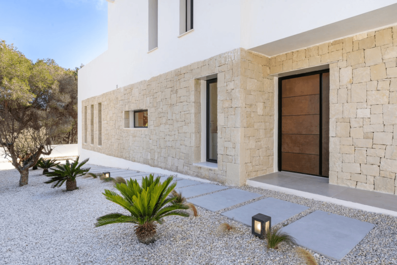 Villa llave en mano con vistas al mar y garaje para 4 coches en Moraira