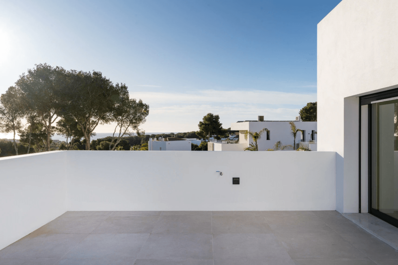 Villa llave en mano con vistas al mar y garaje para 4 coches en Moraira