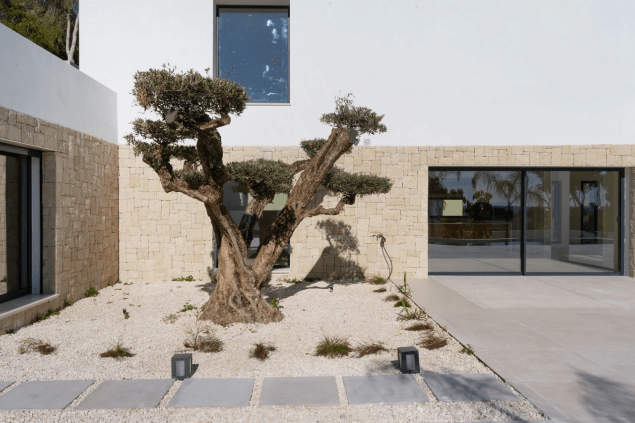 Villa llave en mano con vistas al mar y garaje para 4 coches en Moraira
