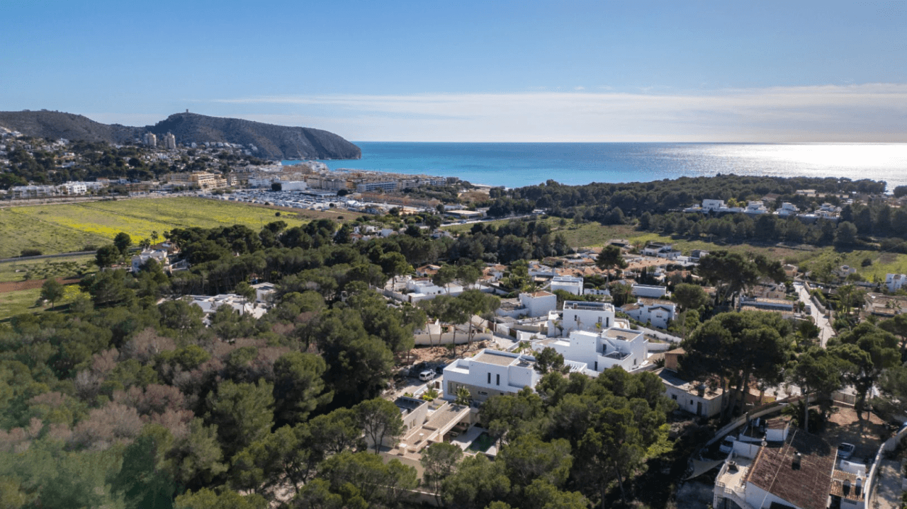 Villa llave en mano con vistas al mar y garaje para 4 coches en Moraira
