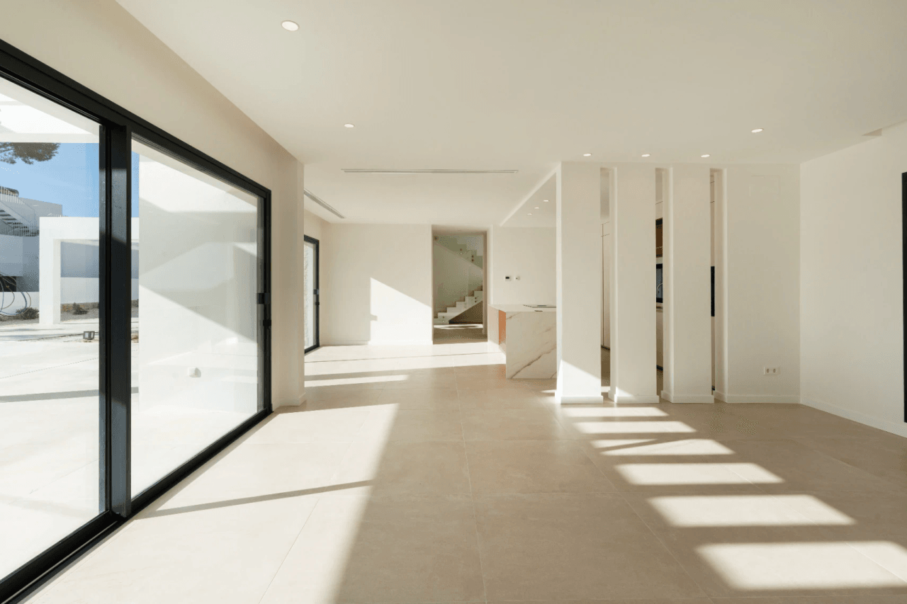 Villa llave en mano con vistas al mar y garaje para 4 coches en Moraira
