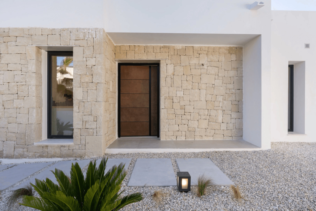 Villa llave en mano con vistas al mar y garaje para 4 coches en Moraira