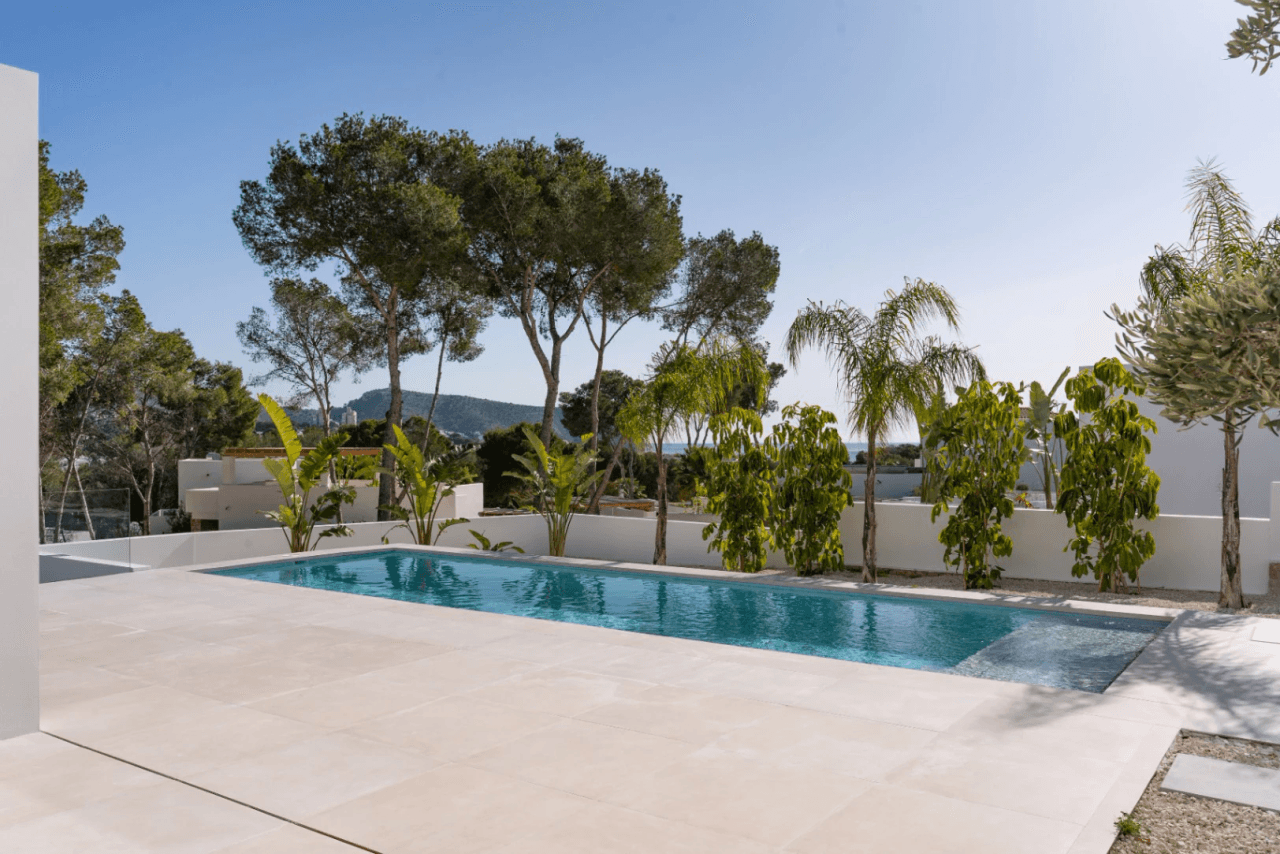 Villa llave en mano con vistas al mar y garaje para 4 coches en Moraira