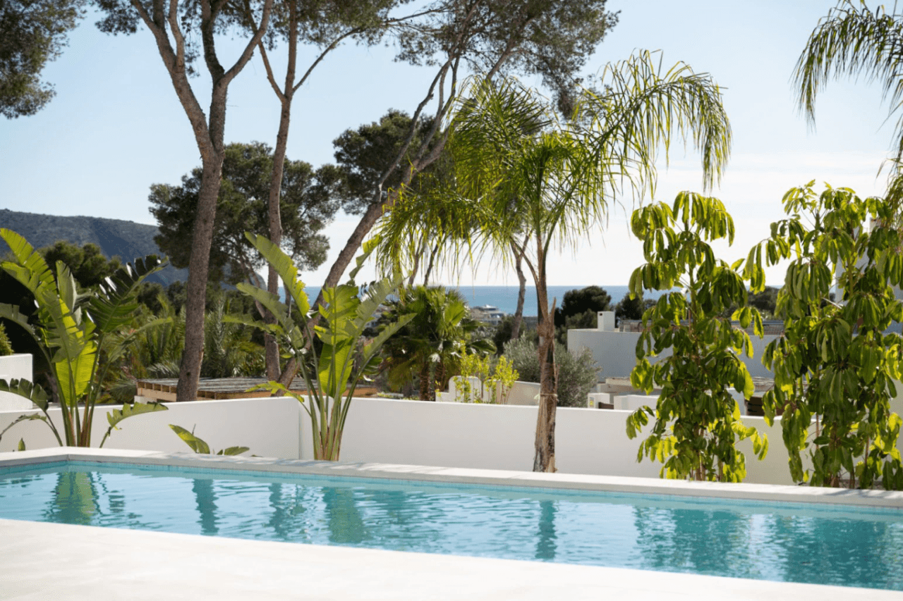 Villa llave en mano con vistas al mar y garaje para 4 coches en Moraira