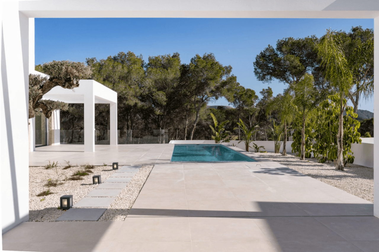 Villa llave en mano con vistas al mar y garaje para 4 coches en Moraira