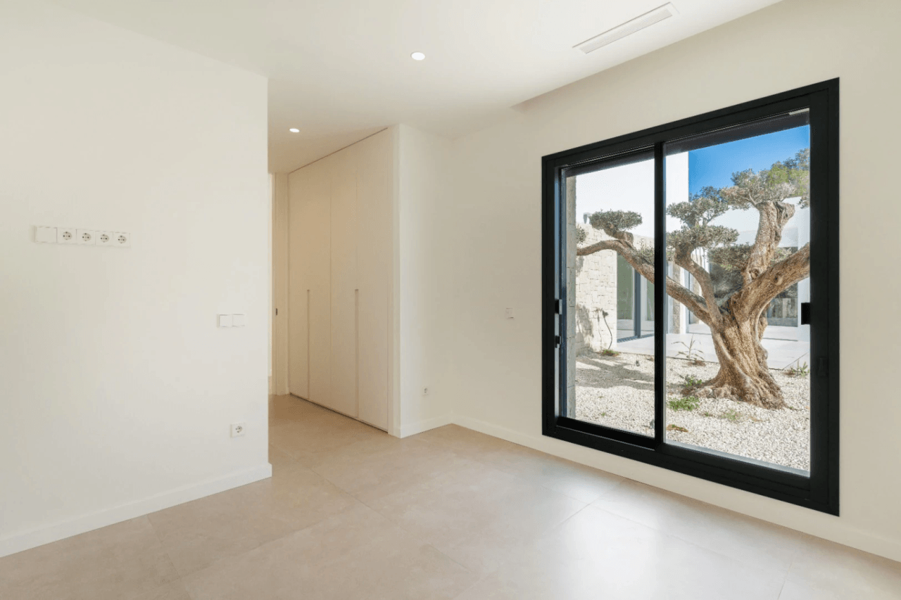 Villa llave en mano con vistas al mar y garaje para 4 coches en Moraira