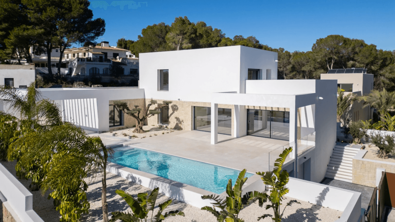 Villa clé en main avec vue sur la mer et garage pour 4 voitures à Moraira