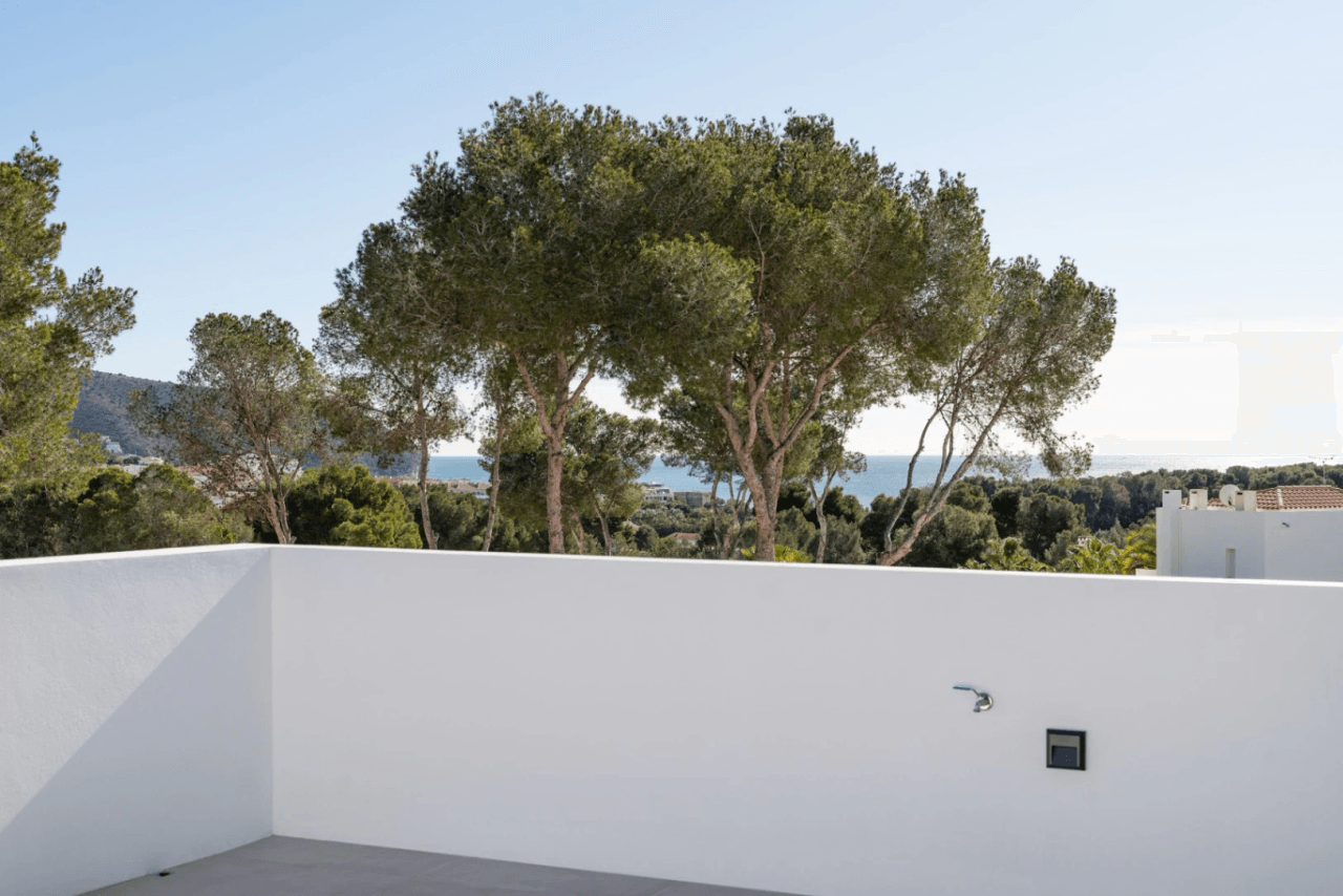 Villa llave en mano con vistas al mar y garaje para 4 coches en Moraira