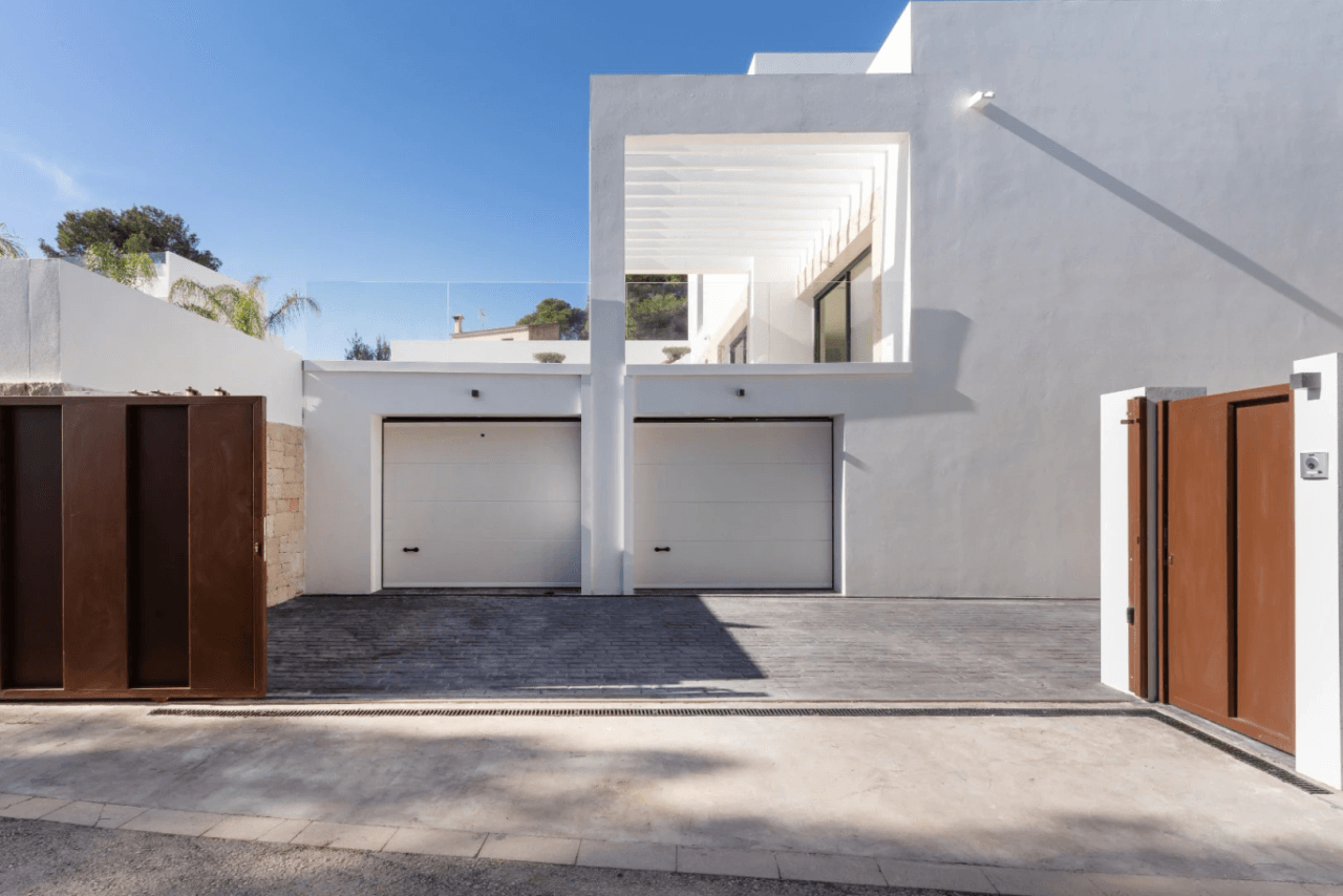 Villa llave en mano con vistas al mar y garaje para 4 coches en Moraira