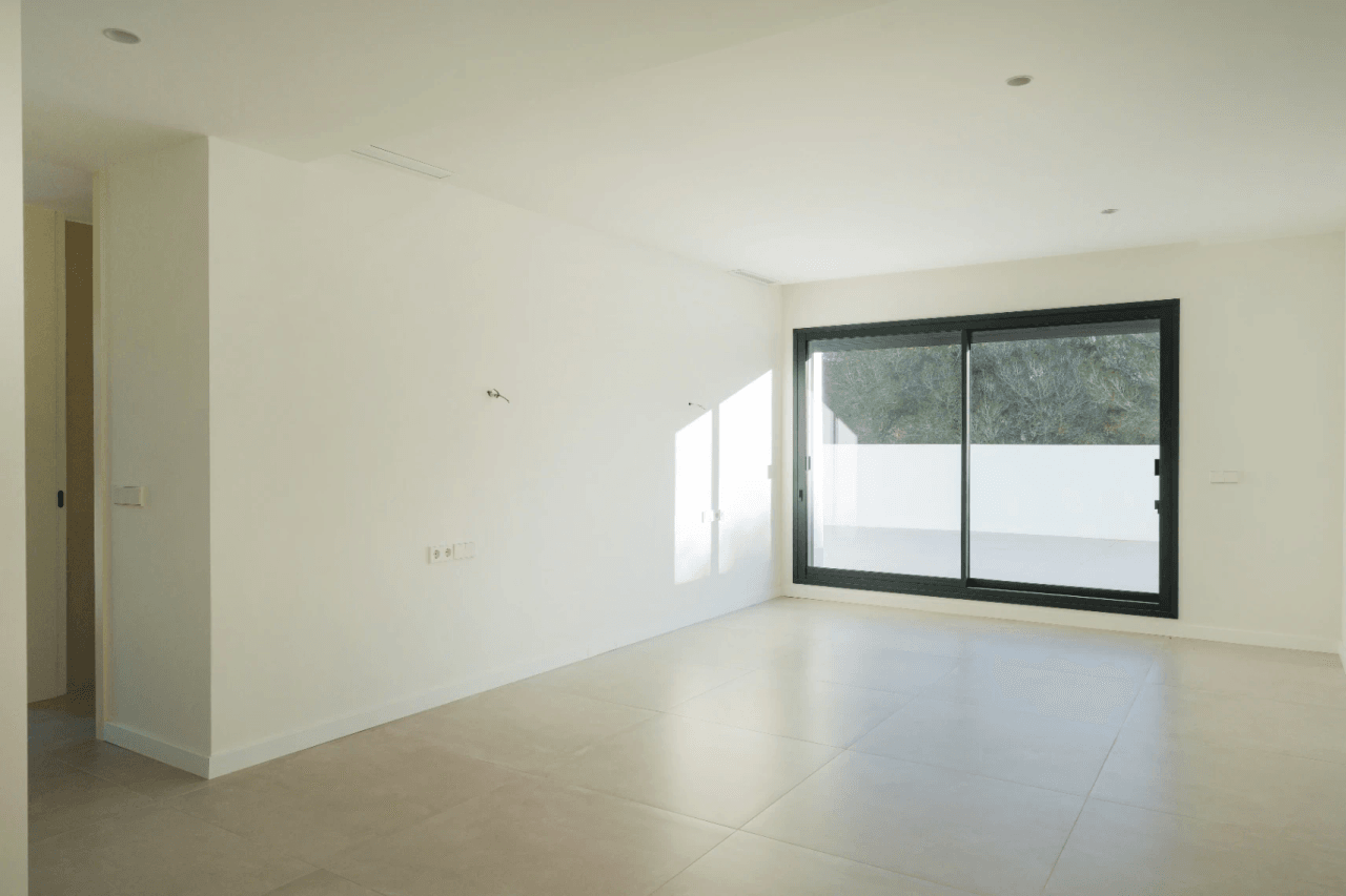 Villa llave en mano con vistas al mar y garaje para 4 coches en Moraira