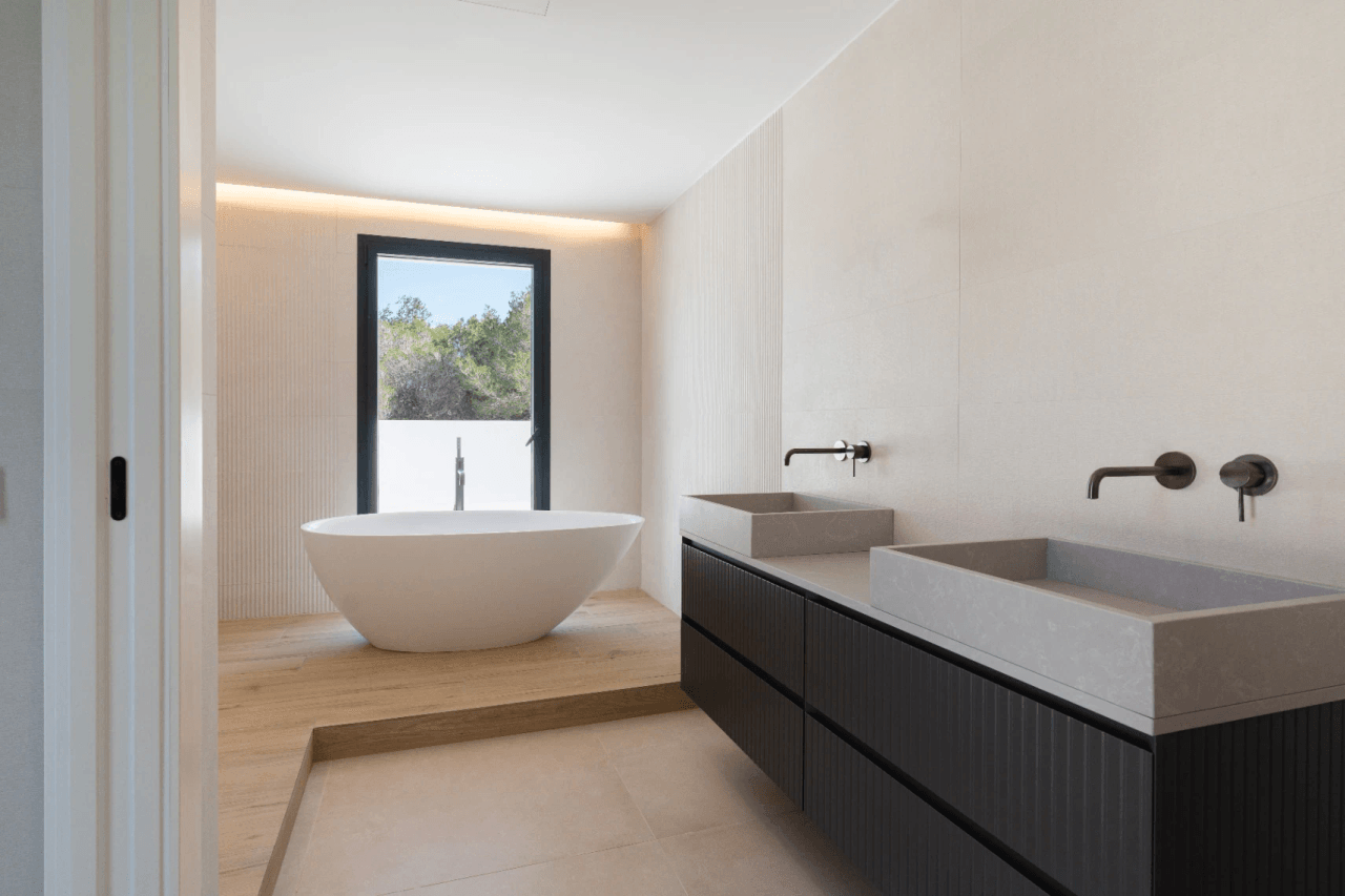 Villa llave en mano con vistas al mar y garaje para 4 coches en Moraira