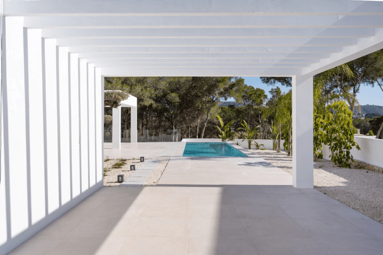 Villa llave en mano con vistas al mar y garaje para 4 coches en Moraira