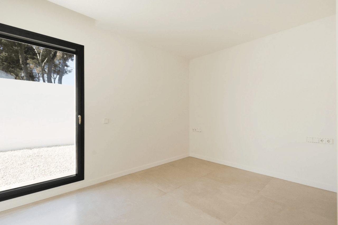 Villa llave en mano con vistas al mar y garaje para 4 coches en Moraira