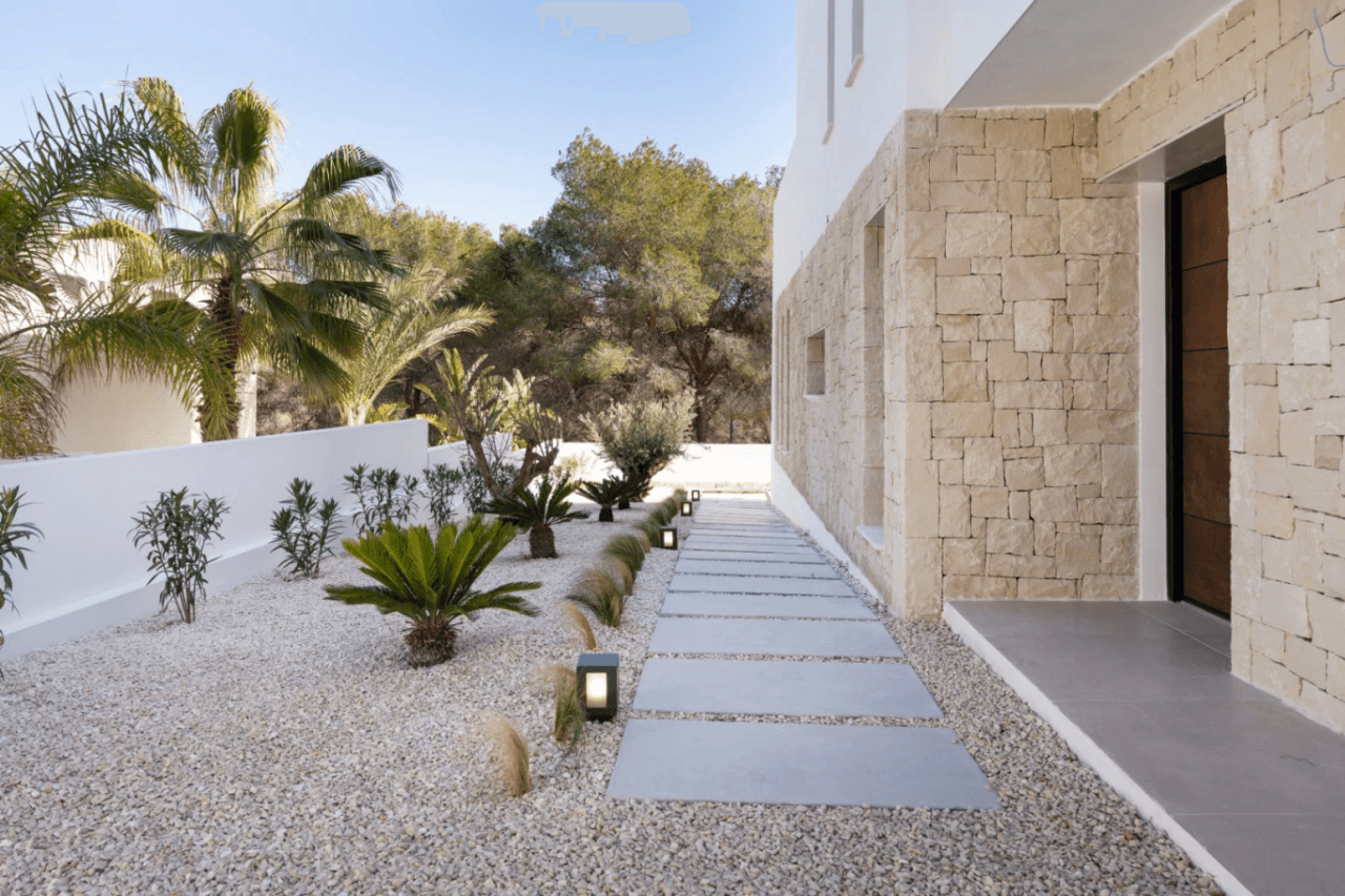 Villa llave en mano con vistas al mar y garaje para 4 coches en Moraira