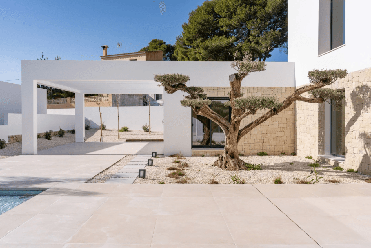 Villa llave en mano con vistas al mar y garaje para 4 coches en Moraira