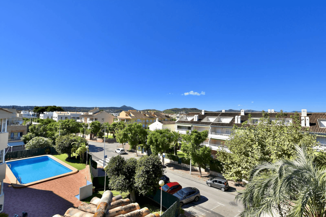 Encantador Apartamento  con Terraza Atico, a la Venta en el Primer Montañar de Javea