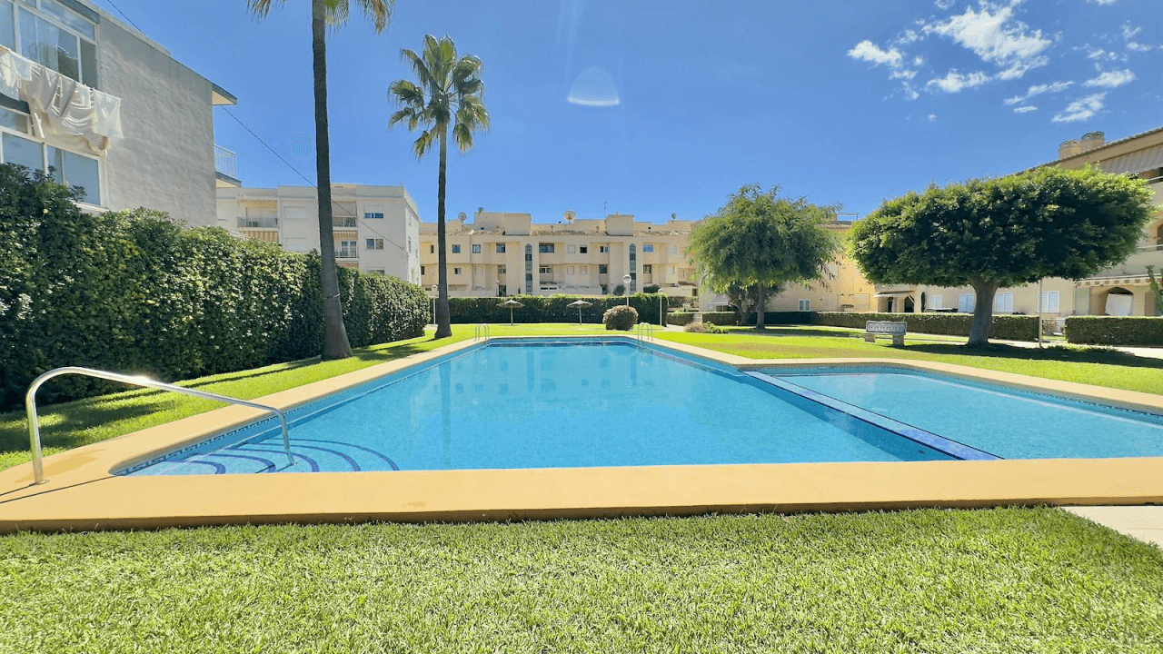 Encantador Apartamento  con Terraza Atico, a la Venta en el Primer Montañar de Javea