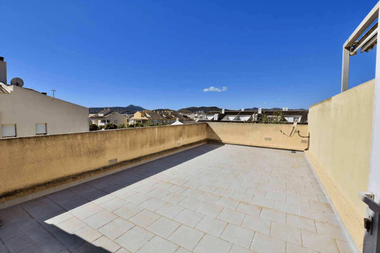 Encantador Apartamento  con Terraza Atico, a la Venta en el Primer Montañar de Javea
