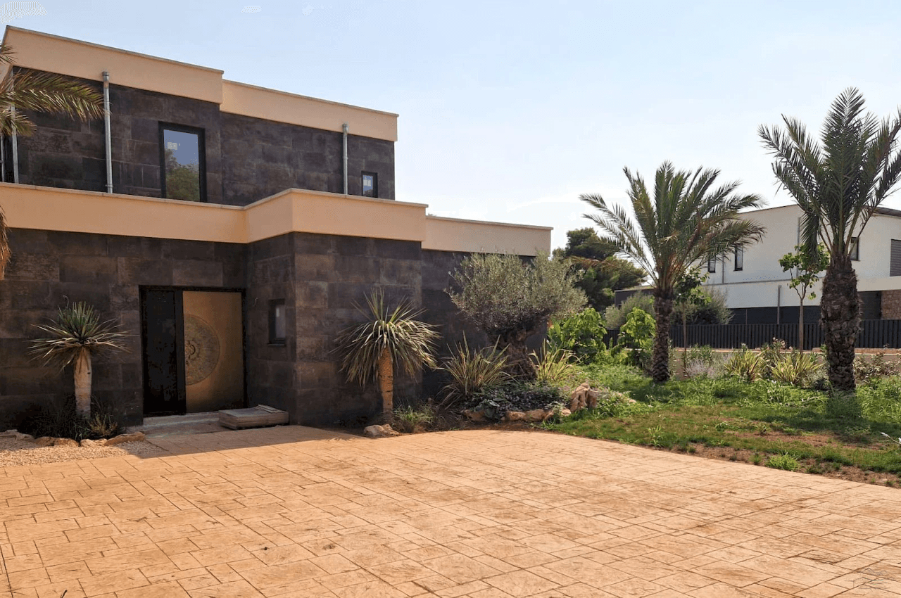Villa moderne à vendre dans l'urbanisation La Guardia Park - Javea
