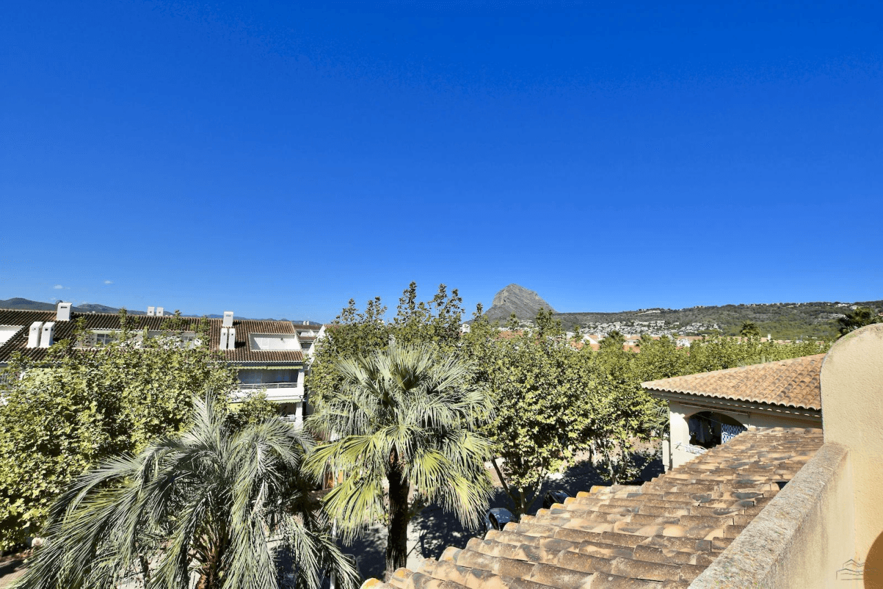 Encantador Apartamento  con Terraza Atico, a la Venta en el Primer Montañar de Javea