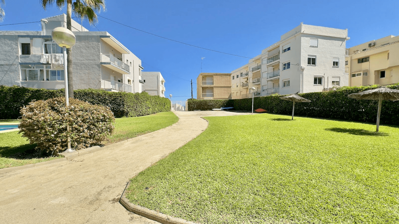 Encantador Apartamento  con Terraza Atico, a la Venta en el Primer Montañar de Javea