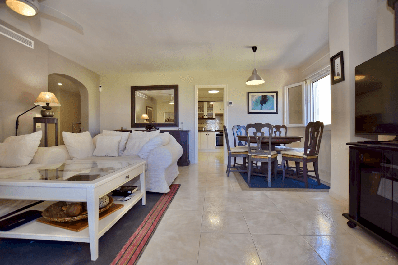 Encantador Apartamento  con Terraza Atico, a la Venta en el Primer Montañar de Javea