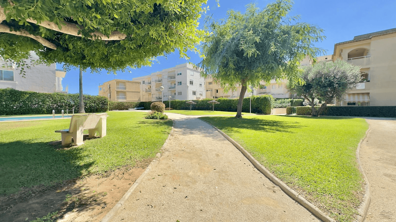 Encantador Apartamento  con Terraza Atico, a la Venta en el Primer Montañar de Javea