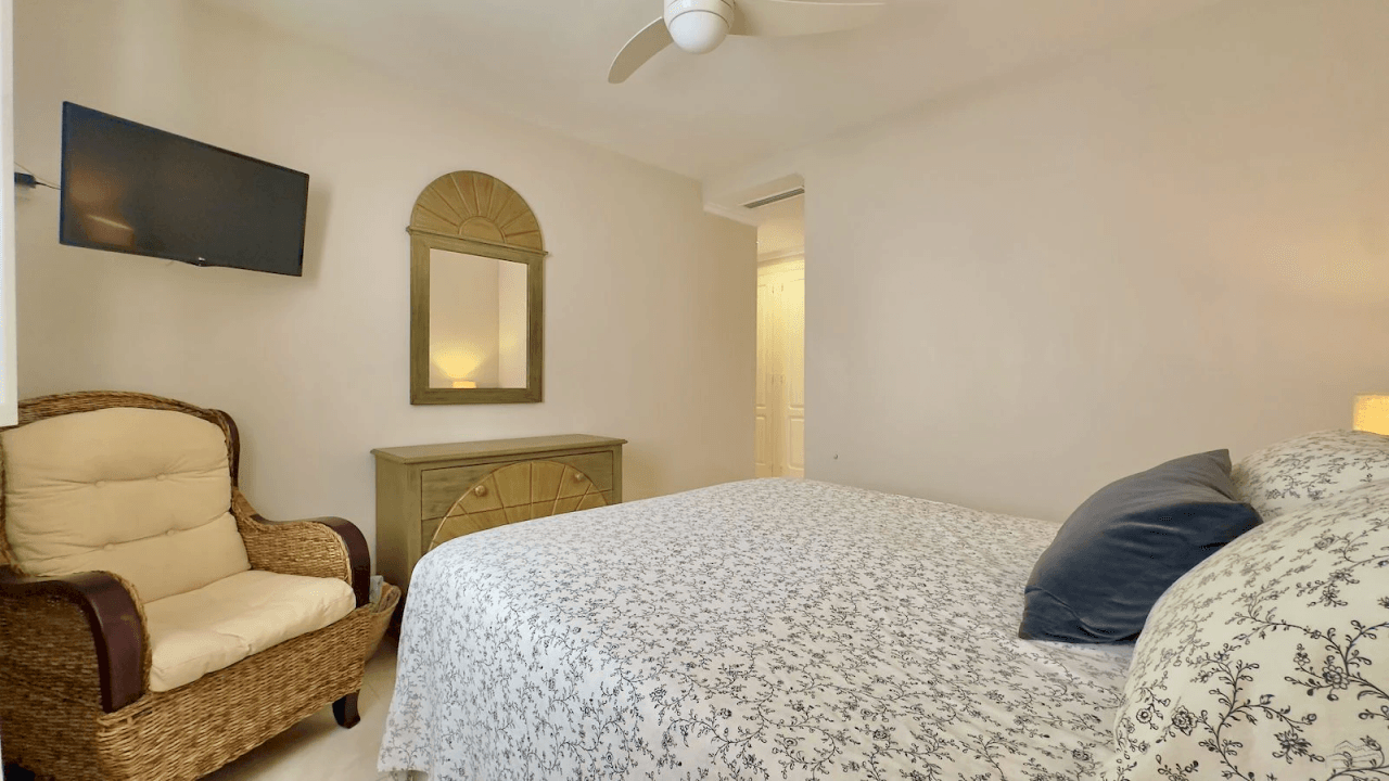Encantador Apartamento  con Terraza Atico, a la Venta en el Primer Montañar de Javea