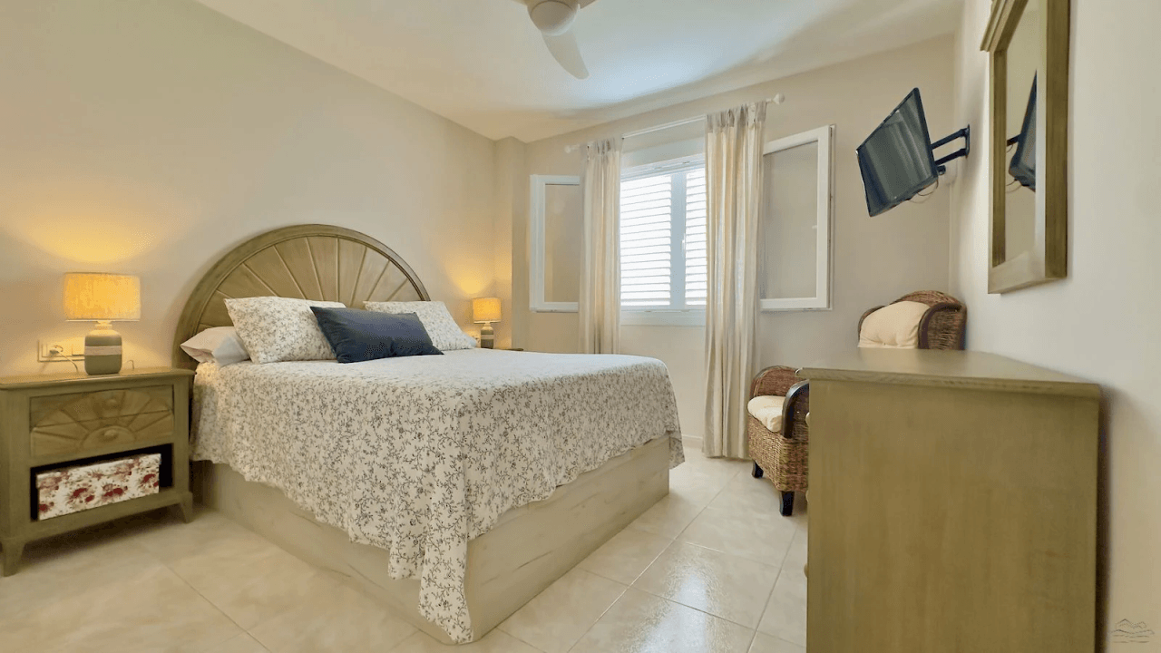 Encantador Apartamento  con Terraza Atico, a la Venta en el Primer Montañar de Javea
