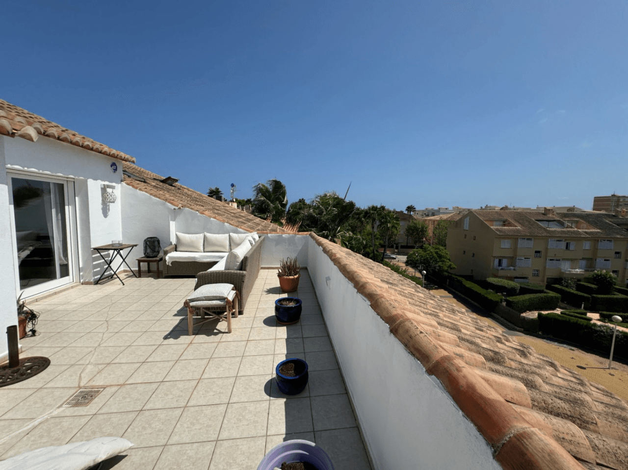 Exclusivo ático dúplex a solo 50 metros del mar en Jávea
