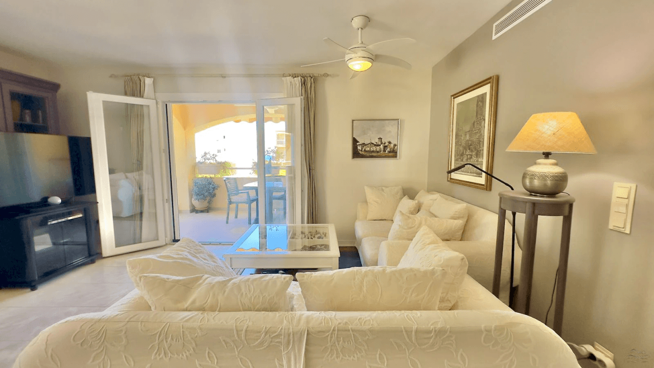 Encantador Apartamento  con Terraza Atico, a la Venta en el Primer Montañar de Javea