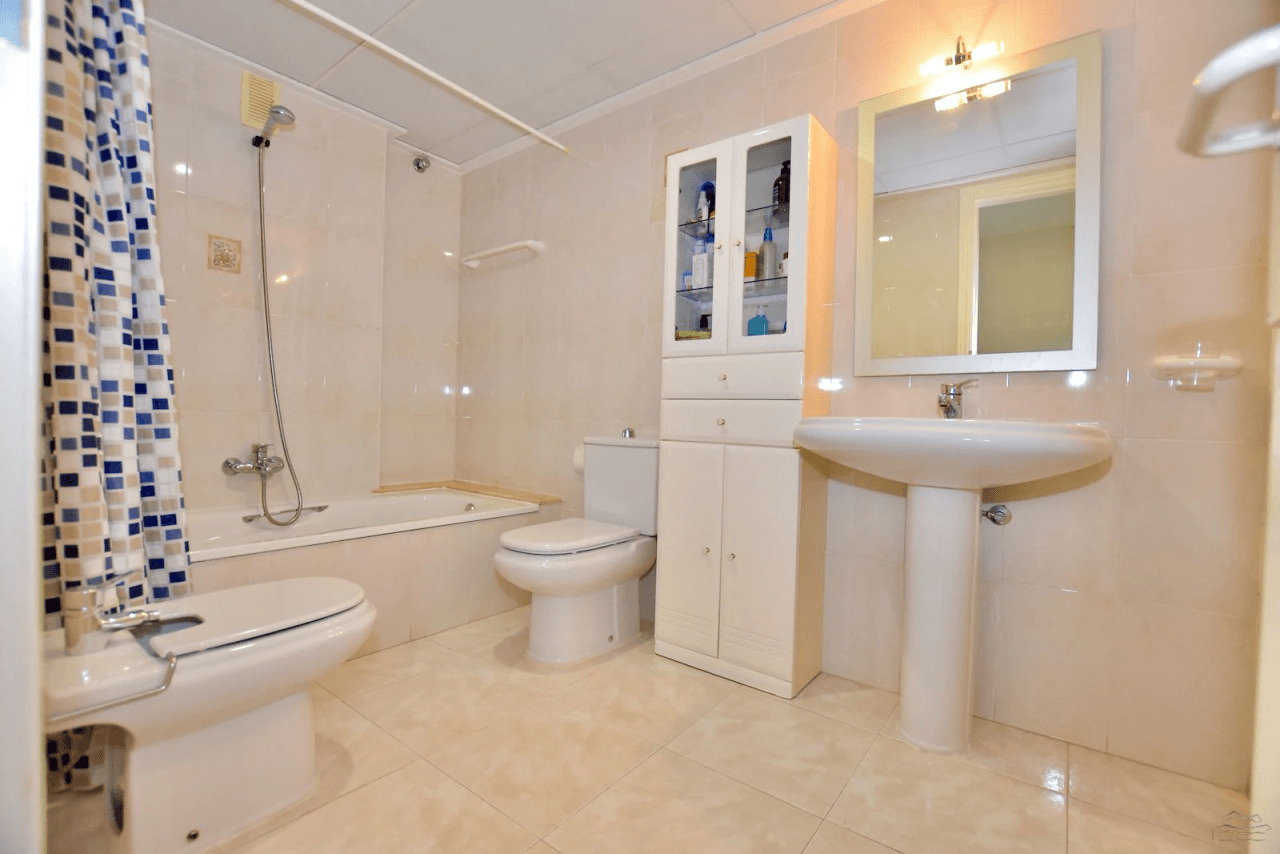 Encantador Apartamento  con Terraza Atico, a la Venta en el Primer Montañar de Javea