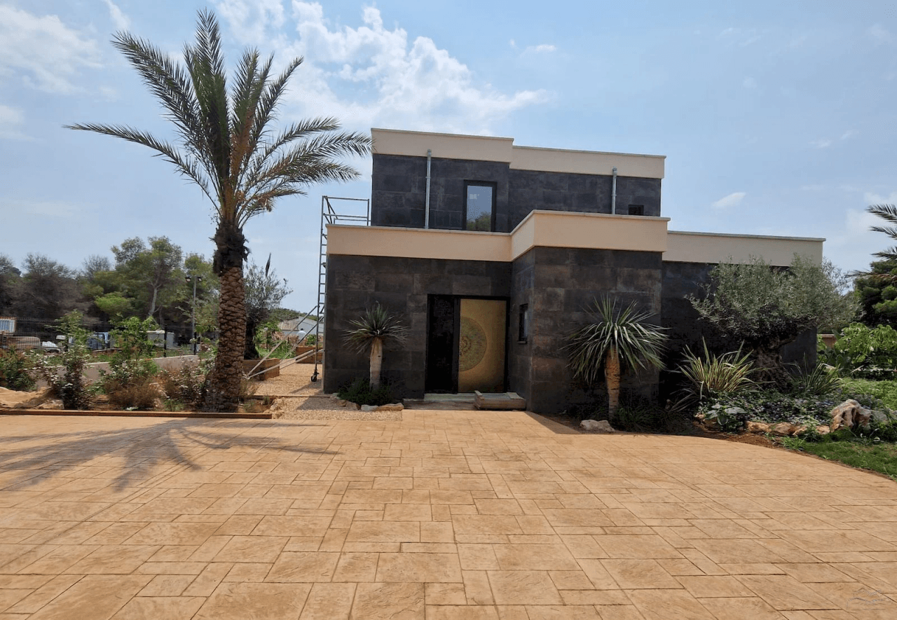 Villa moderne à vendre dans l'urbanisation La Guardia Park - Javea