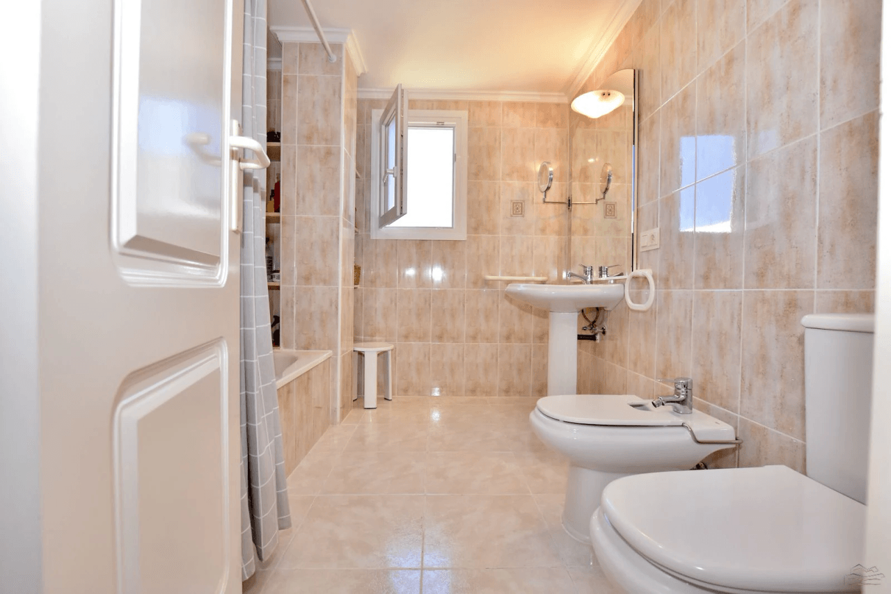 Encantador Apartamento  con Terraza Atico, a la Venta en el Primer Montañar de Javea